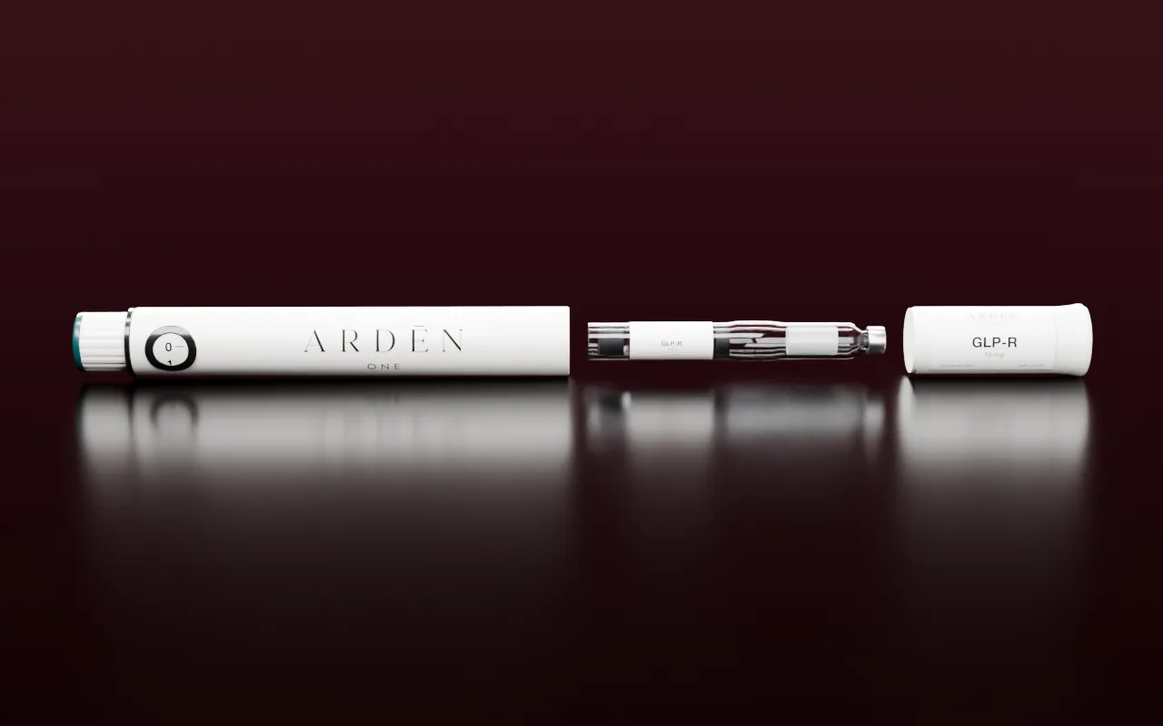 The ARDEN ONE pen opened up: body, glass dual-chamber cartridge and cap holder in a line
